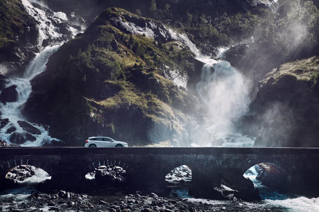 volvofresno's tweet photo. #TuesdayThoughts Adventures around every corner. #Volvo https://t.co/xNeuVOn61y https://t.co/JZQQDFGB06