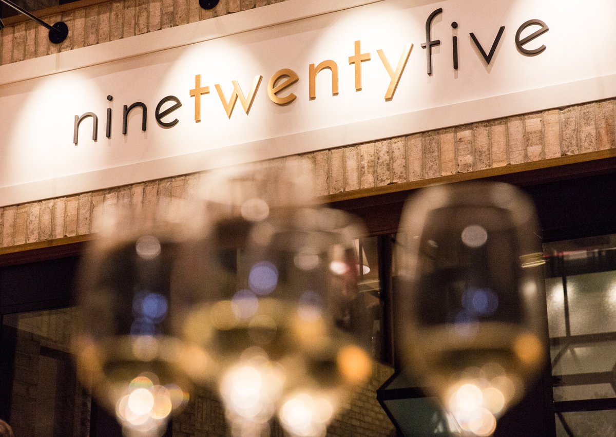 restaurant925's tweet photo. Who's ready for #HumpDay? Don't forget about Wine Down Wednesday tomorrow, with 1/2 price bottles of #Wine ALL DAY!
#WineOClock #Wayzata #HappyHour #HotelLanding https://t.co/hXgpaXoWWd
