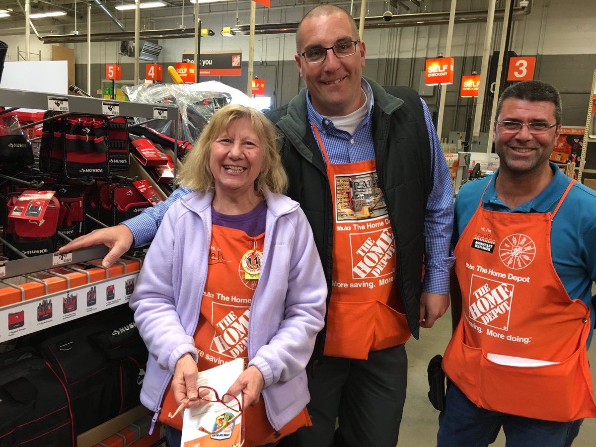 Awesome job Debbie Dh in D25 getting recognized for instock in Tool Corral during District business walk@mespo2013 <a href="/BIngsgirl25/">Kathy Ingargiola</a>