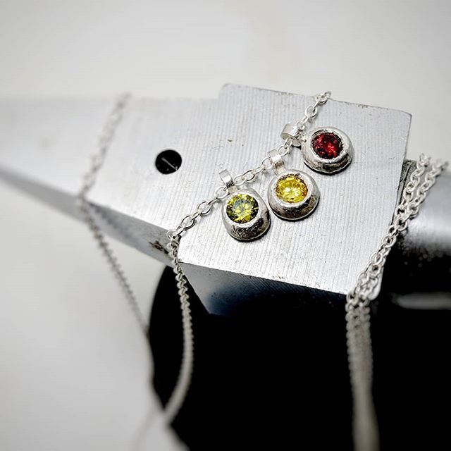 catt231's tweet image. Traffic Lights
.
#trafficlights #silver #flushsetting #learning #handmade #handmadejewerly #jewel #jewels ift.tt/2GOeiNX