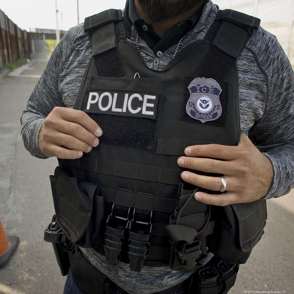 SFBusinessTimes's tweet photo. #ICE warns that #sanctuary cities aren't 'immune from federal lawโ https://t.co/VBx1vW5U3p #immigration #immigrationraids #icesweep https://t.co/1gbag5g2TT
