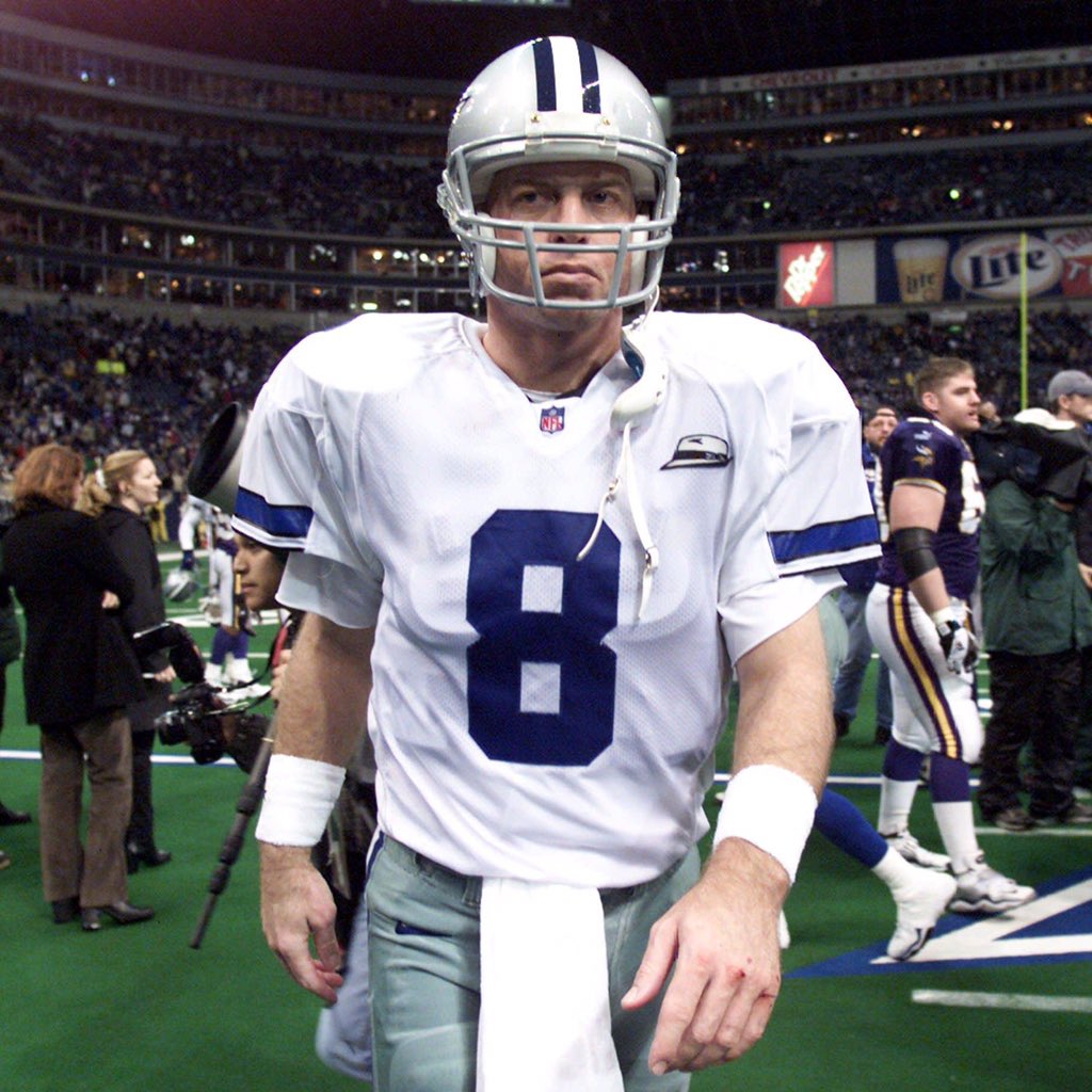 DemBoyzNation's tweet photo. Best #Cowboys Player of All-Time

Round of 32

Retweet for Troy Aikman
Like for Bill Bates

#CowboysNation https://t.co/lXmodY9BMm