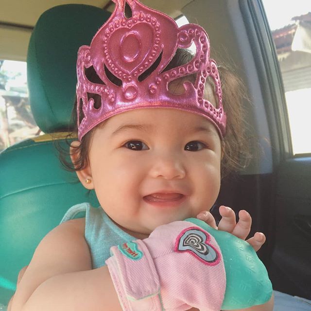 darlyngandco's tweet photo. ๐ธ Teething Princess @vanellopesummer
#teething #teethingsucks #princess #teethingmitt #darlyngbaby https://t.co/i9Km61HQld