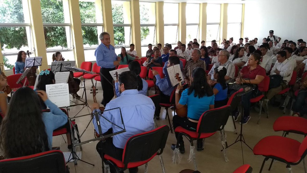 EMSaD_PM's tweet photo. @EMSaD_PM En la presentación de la sinfónica de Matamoros Coah. @franciscotobias  @Ada_Coss Impulsando la cultura https://t.co/6pkTBSROvh