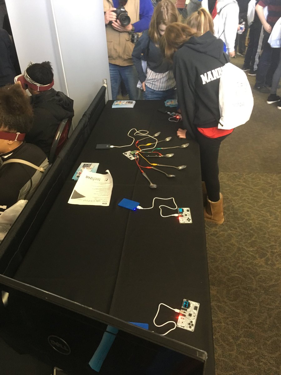 MichFilmOffice's tweet image. Handheld tech brought to the kids by @GHIElectronics #MICSFirst #CSEd