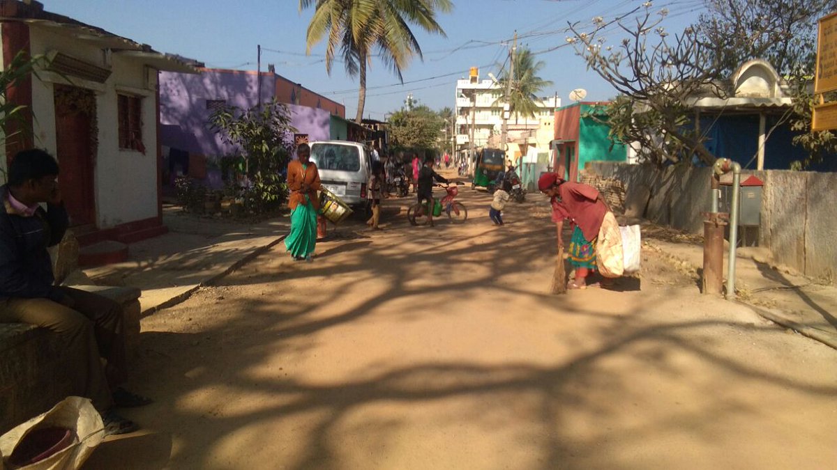 Sem303's tweet photo. #allworknopay how long will it last. Deisgned to not signing the bills, leaving waste pickers without salary for months.thick file stuck on one desk in zonal office #NocutNoSignature for bellandur dwcc. How sustainable clean Bengaluru will be with unpaid workers? https://t.co/EOcV5FgmMG