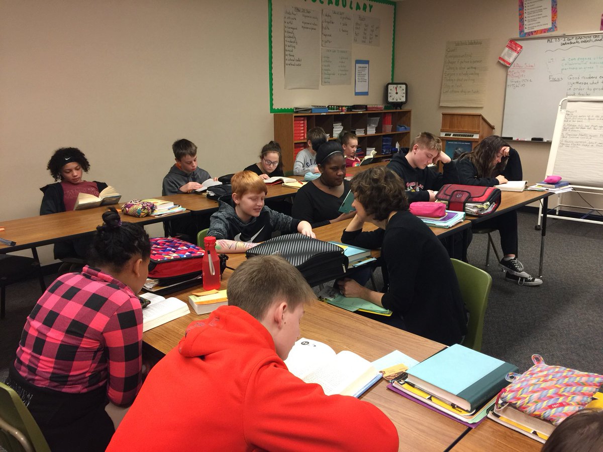 LisaNigl's tweet photo. Theisen teachers and students engage in reading and discussion #theisentigersread #talkabouttext @BradNerat @fdlschools https://t.co/9t9bY11Qhz