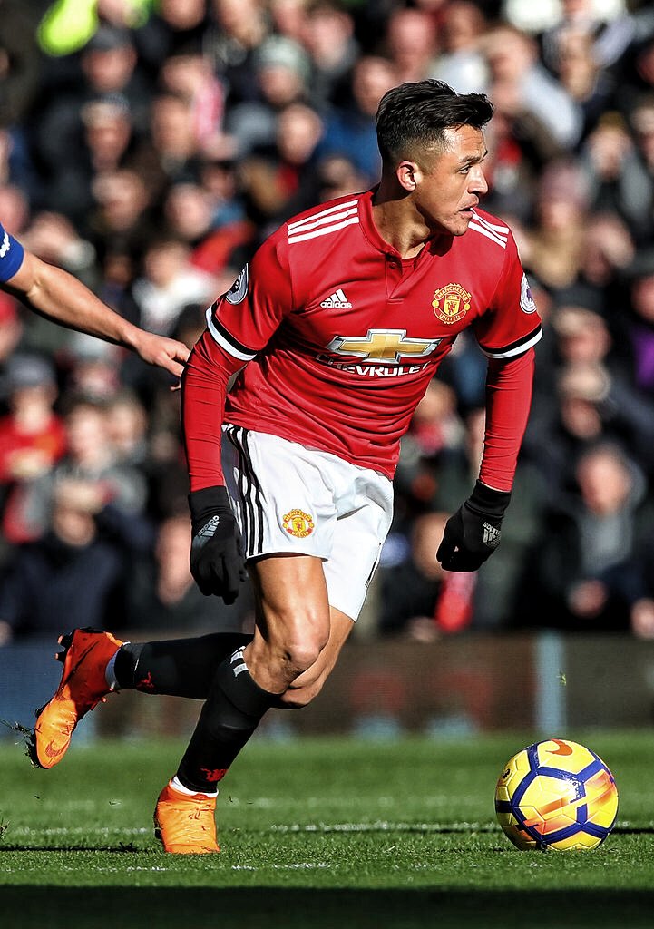 DeadlineDayLive's tweet photo. Manchester United executives are already regretting signing Alexis Sánchez in January, because of his high wages and the fact he would have been cheaper in the summer. (Source: Daily Mirror) https://t.co/o0fTzTOa8P