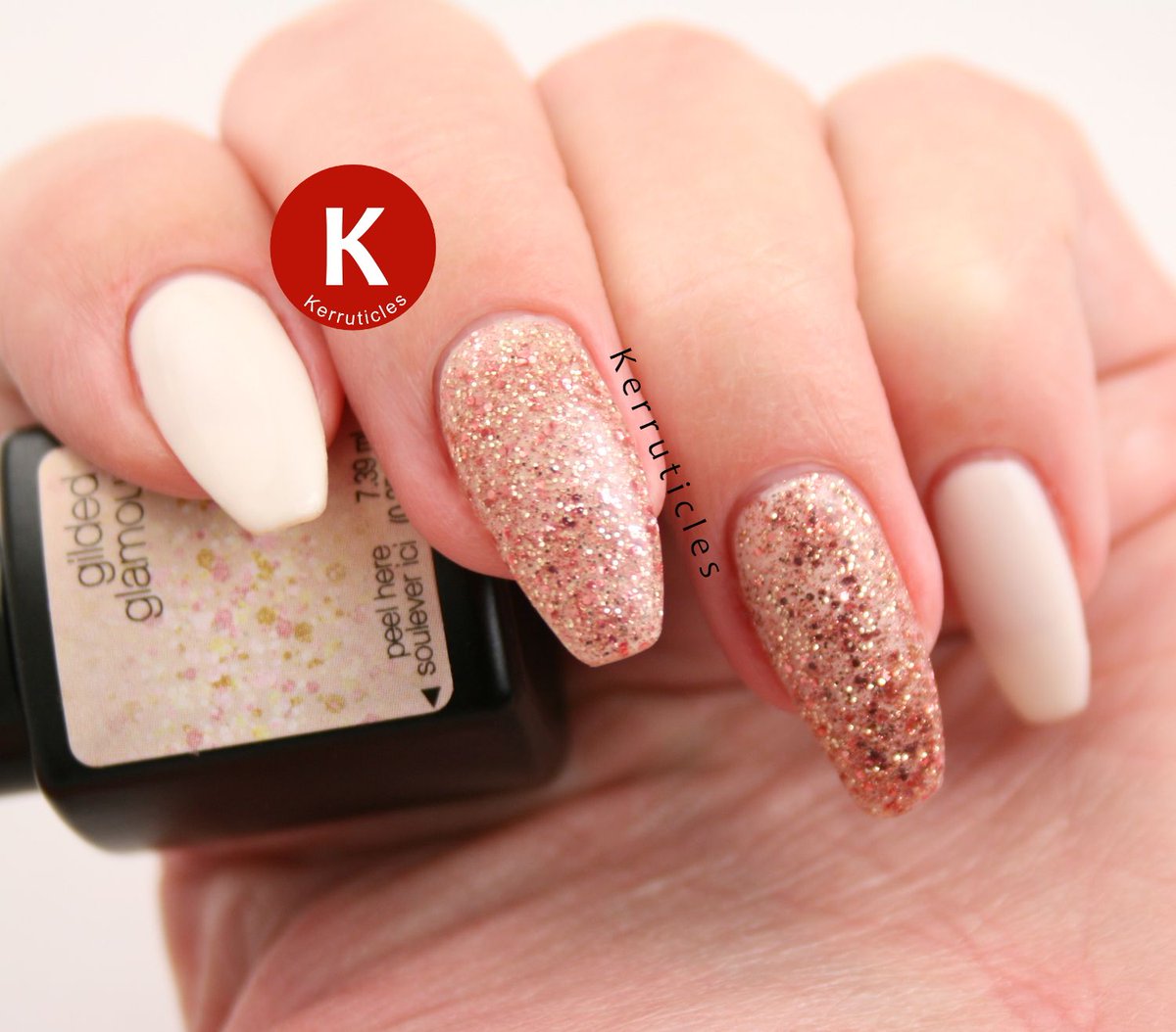 Kerruticles's tweet image. Lovely new glitter gel polish from @SensatioNailUK This is Gilded Glamour, a gold and rose gold glitter ckerr.net/2F01pQy With @BlueskyNailsCom BP09 #gelpolish