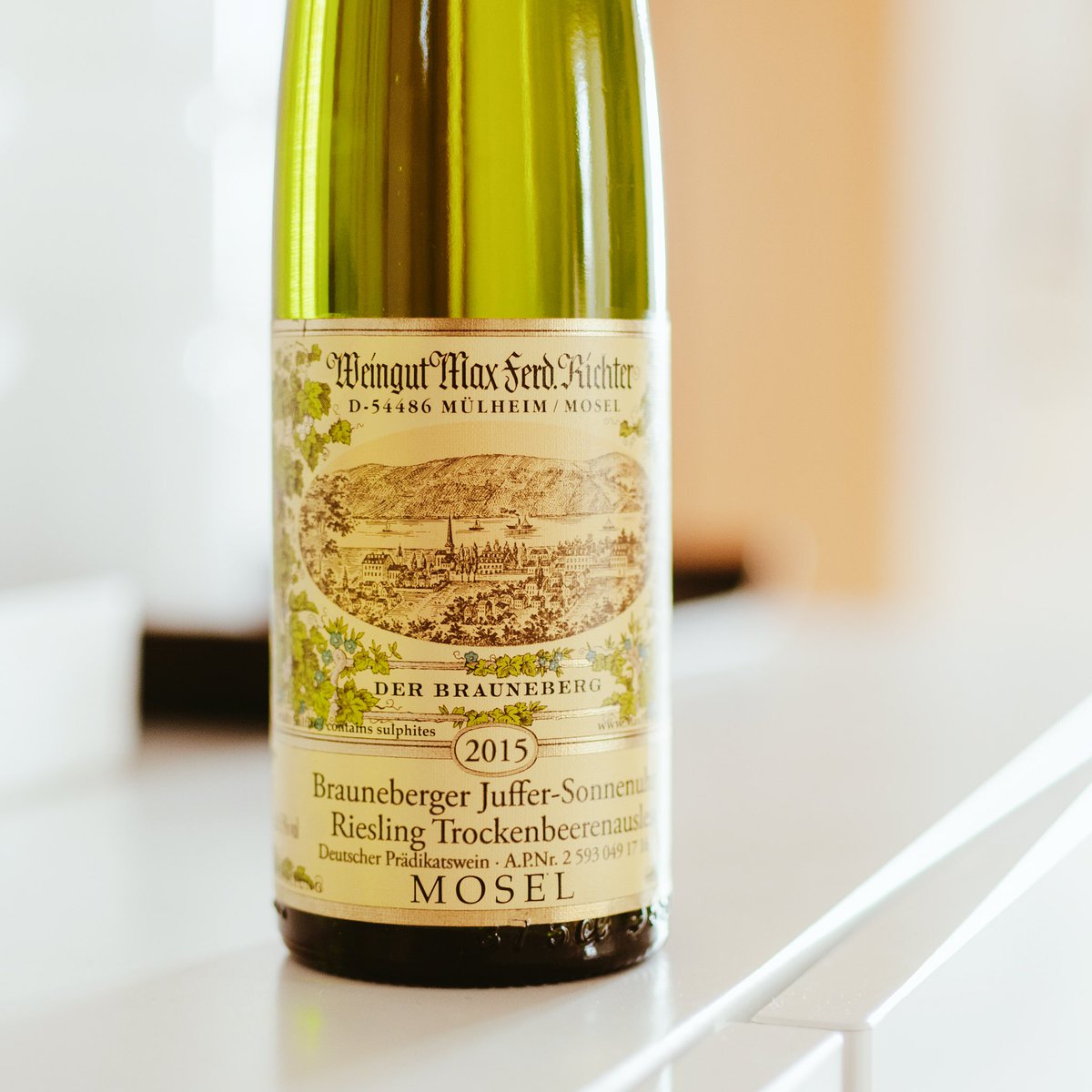 Rieslingheroes's tweet photo. If anyone of you get‘s the impression that we are adding some #TBA to our stock lately - you are right 😊👏🤗... Isn’t that #maxferdrichter #brauneberger #juffer #sonnenuhr #trockenbeerenauslese #riesling just a bomb? 🚀🚀🚀... Whoohoo 🌟🥂... #wine #winelover #wineo #wein #vino https://t.co/CpIPksNfwj