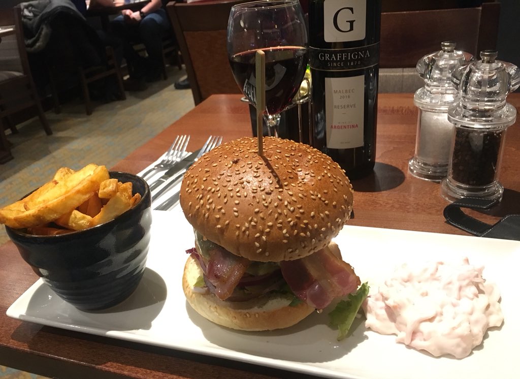 acarlos_65's tweet photo. I’m not sure about the tiny #wine glass, but I’ll be making the most of this deliciousness #graffigna 2016 #Malbec reserve.... obviously I don’t need say anything about the burger! #greedy #winelover #Foodie 🍔🍷🍷🍷 https://t.co/Lz1LUVuED4