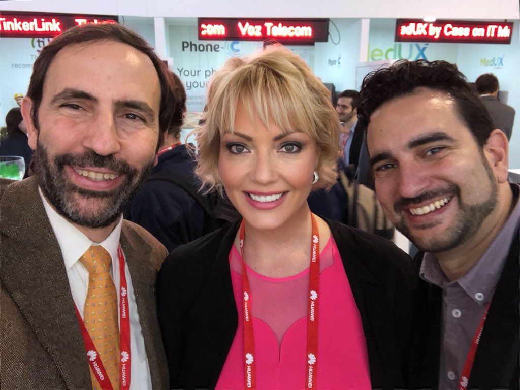 txellbq's tweet photo. Sempre és un plaer i un gran honor coincidir amb @landreu Enhorabona pel reconeixement a personalitat destacada de les TIC #lanit2018 i per recolzar-nos sempre @fibracat #IP #MWC18 https://t.co/Zjk6Ua1APg