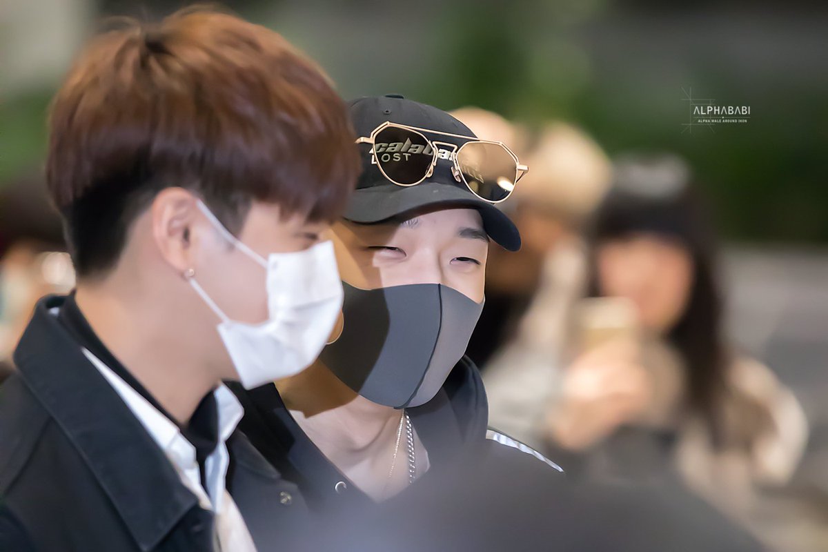 ALPHABABI's tweet photo. (HQ) 180211 김포공항 🐰💞
#바비 #김지원 #아이콘 https://t.co/JzfwQAiup6