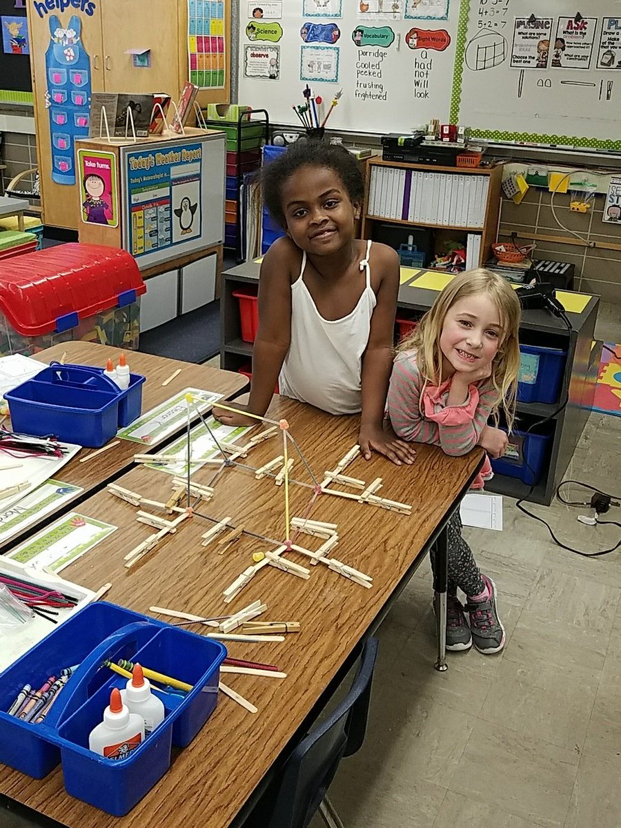 kinderkell's tweet photo. What they learned, "a wide base always makes it sturdy!" This is why I teach!!! Yay!! #623STEM https://t.co/nYnRNMHsvM