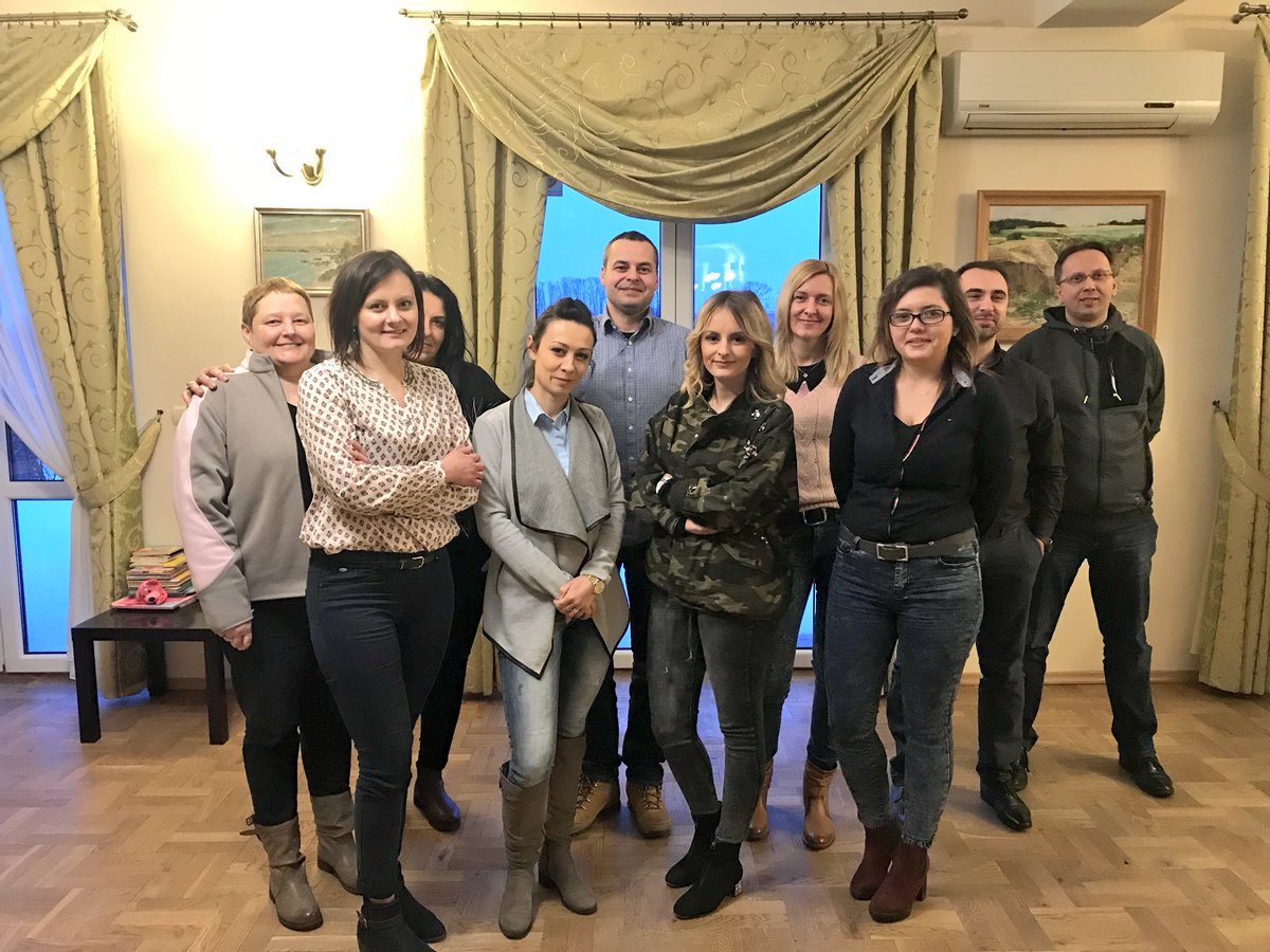GarusPaulina's tweet photo. Ostatni raz w takim składzie #DystryktTarnow #OrangeOneTeam
Basia, Sylwia, Magda, Bartek, Fabian -powodzenia ✊🏼 https://t.co/iTStZnzdN1