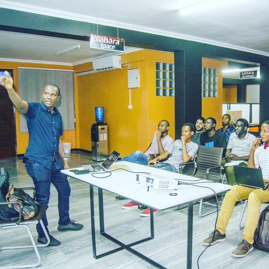 iEdwn's tweet image. Today I was invited to the inaugural @sparksahara #HeaderFile event. I was talking about open mobile Money APIs. I had a great time connecting with both developers &amp;amp; e-commerce business owners.