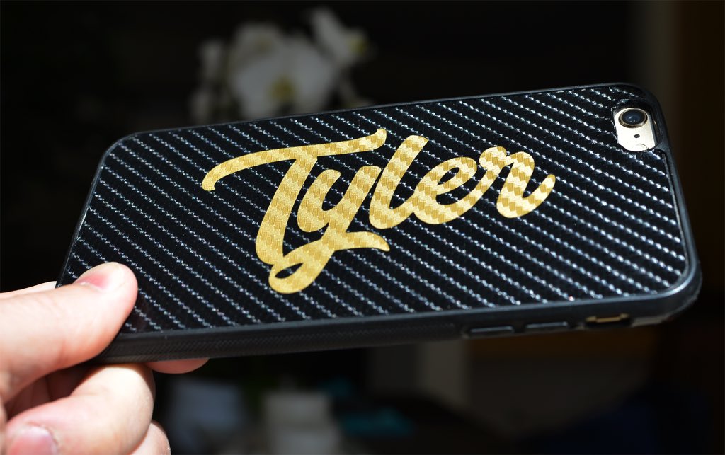tylerdna's tweet photo. Design in Adobe Illustrator &amp; Exporting to Cameo for cutting = Custom Carbon Fiber Wrap iPhone Case Cover. #SilhouetteCAMEO #carbonfiber #iphonewrap https://t.co/2JIiB8u85l