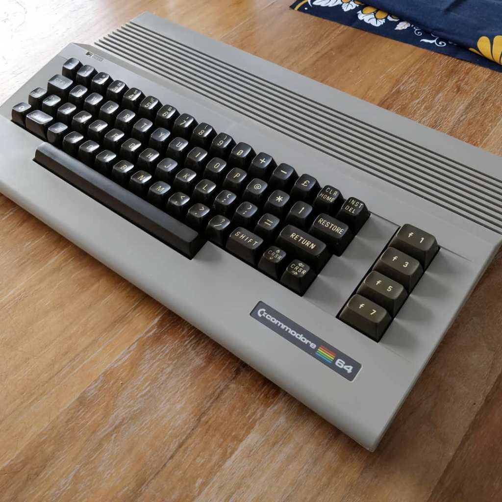 retrotechinfo's tweet photo. C64C with a reloaded MK2. My setup is complete for now! #c64 #c64reloaded #c64re… https://t.co/XdUvtDtrad https://t.co/Aos9WpbQqK