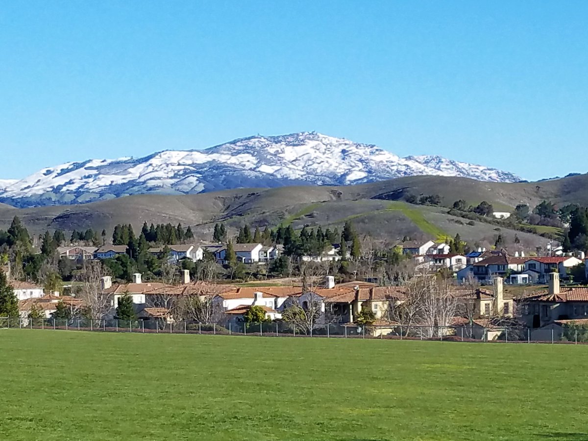 What a sight!  Check out this morning’s view of Mt. Diablo from Coyote Crossing Park! #SanRamon #snowday