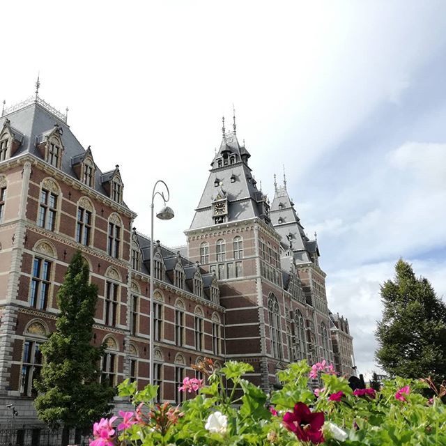eostories's tweet photo. Throwback to Sunny Amsterdam ☀ .
.
.
.
.
 #darlingescapes #girlslovetravel  #travelgirl  #ig_minimalshots#exploretocreate#darlingweekend#darlingmovement#thatsdarling#minimalist#minimalism#thehappynow#persuepretty#postitfortheaesthetic#seeksimplicity#… https://t.co/aOxiYxRUNn https://t.co/LNQeAkvhBn