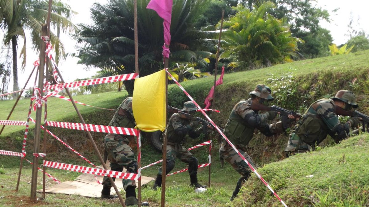 anishsingh21's tweet photo. Demonstration on House Clearing Technique by the @adgpi Contingent at Seychelles Defence Academy lle Perseverance Mahe Seychelles during Indo-Seychelles Joint exercise #LAMITYE. @upbeat_69 @SpokespersonMoD @SapnaSngh https://t.co/lpEkMSmmPy