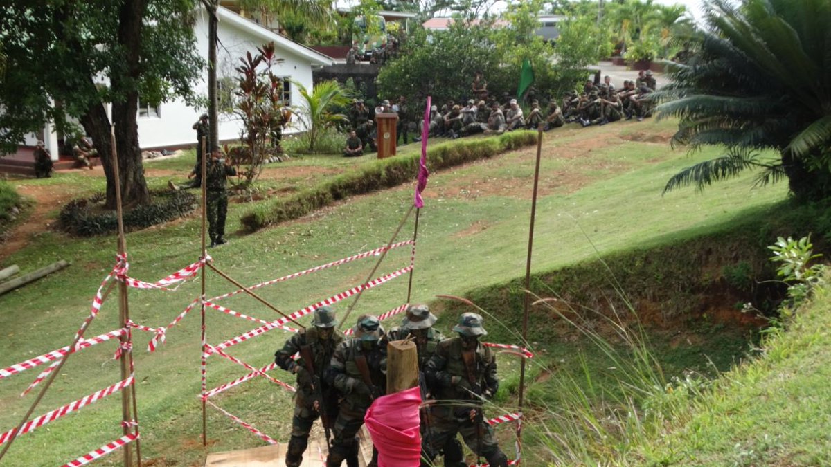 anishsingh21's tweet photo. Demonstration on House Clearing Technique by the @adgpi Contingent at Seychelles Defence Academy lle Perseverance Mahe Seychelles during Indo-Seychelles Joint exercise #LAMITYE. @upbeat_69 @SpokespersonMoD @SapnaSngh https://t.co/lpEkMSmmPy