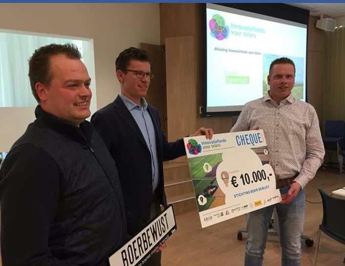 Vandaag afsluiting van het Innovatiefonds voor telers. Een mooie terugblik op de vele inzendingen en <a href="/pietjan7/">Piet Jan Thibaudier</a>, inzender uit 2015, heeft zijn <a href="/PastureReader/">PastureReaderHolland</a> toegelicht. Het restant van 10.000 euro van het fonds is geschonken aan <a href="/boerbewust/">Boer Bewust</a> #NAJK