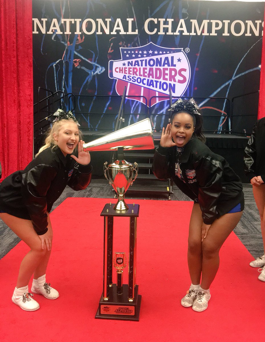 ca_dray's tweet photo. I’m still in shock that I’m apart of such an amazing team and program!! We have gone through so much together, and pushed through literal blood, sweat, and tears. So glad I can call them my family!!🖤💙 #s4yes4 https://t.co/eoZz3GqaPq