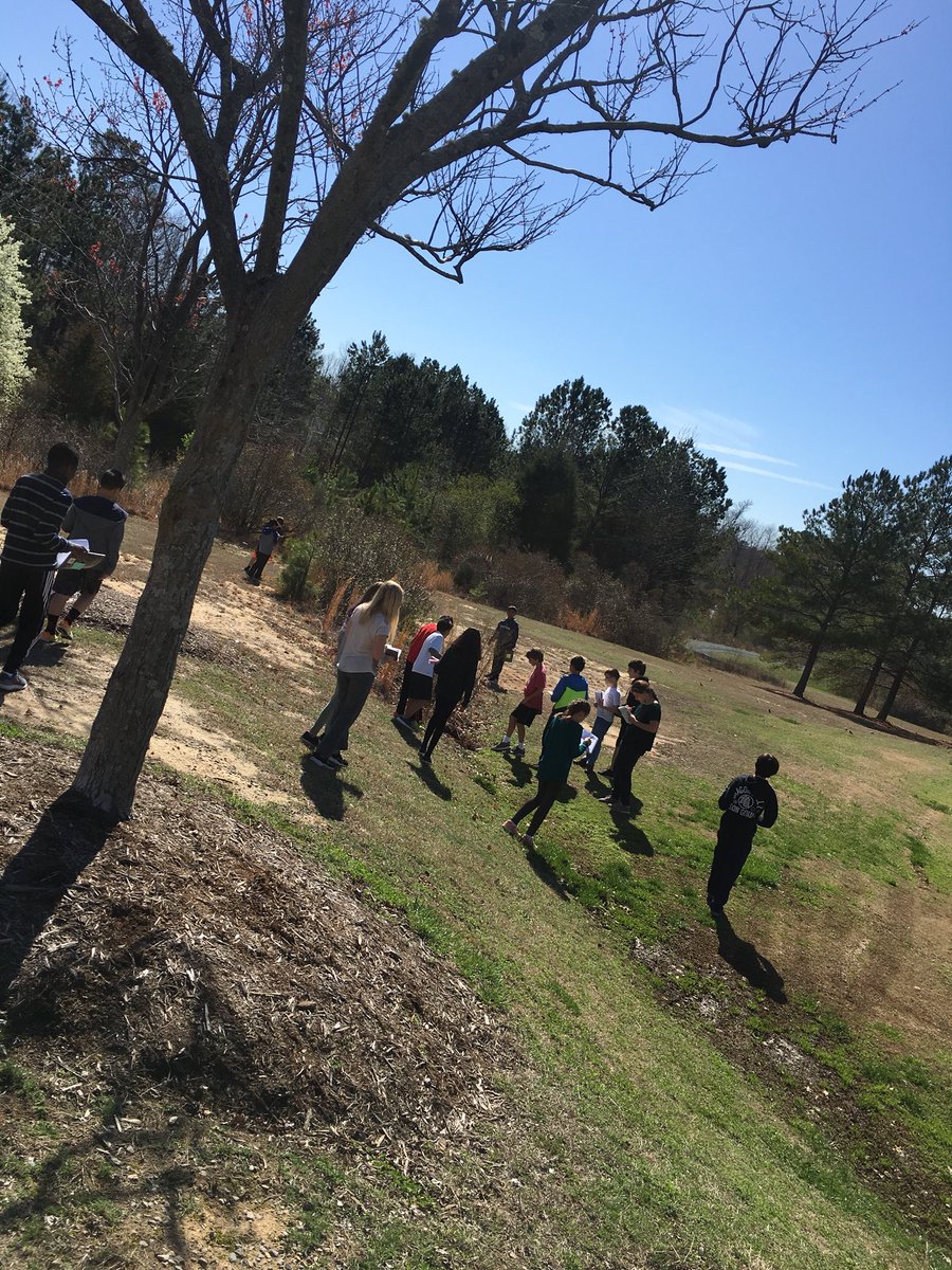 kfrazer721's tweet photo. “I see an ant hill” “I see a ketchup packet!” #ddmsTED6 went on a nature walk to identify different natural resources & technology around them. #getoutside #drivefwd https://t.co/HAyTzs8erg