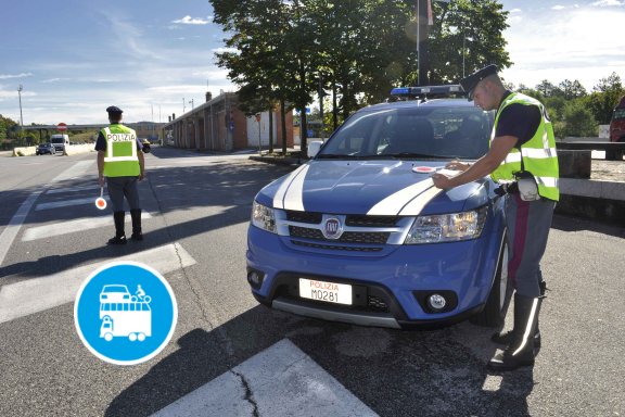 iScuolaguida_it's tweet photo. https://t.co/cykSSjOJOm #OperazioneNAS #operazionePolizia #SafetyCar2 contro i #furti di #auto e #moto #veicoli #ladri #topiauto #codice #legge #proprietari #automobilisti #motociclisti #bikers #MercurioEc #sistema #autovelox #tutor #telematico #database #safety #rescuecars #cars https://t.co/a0C5UypEqe