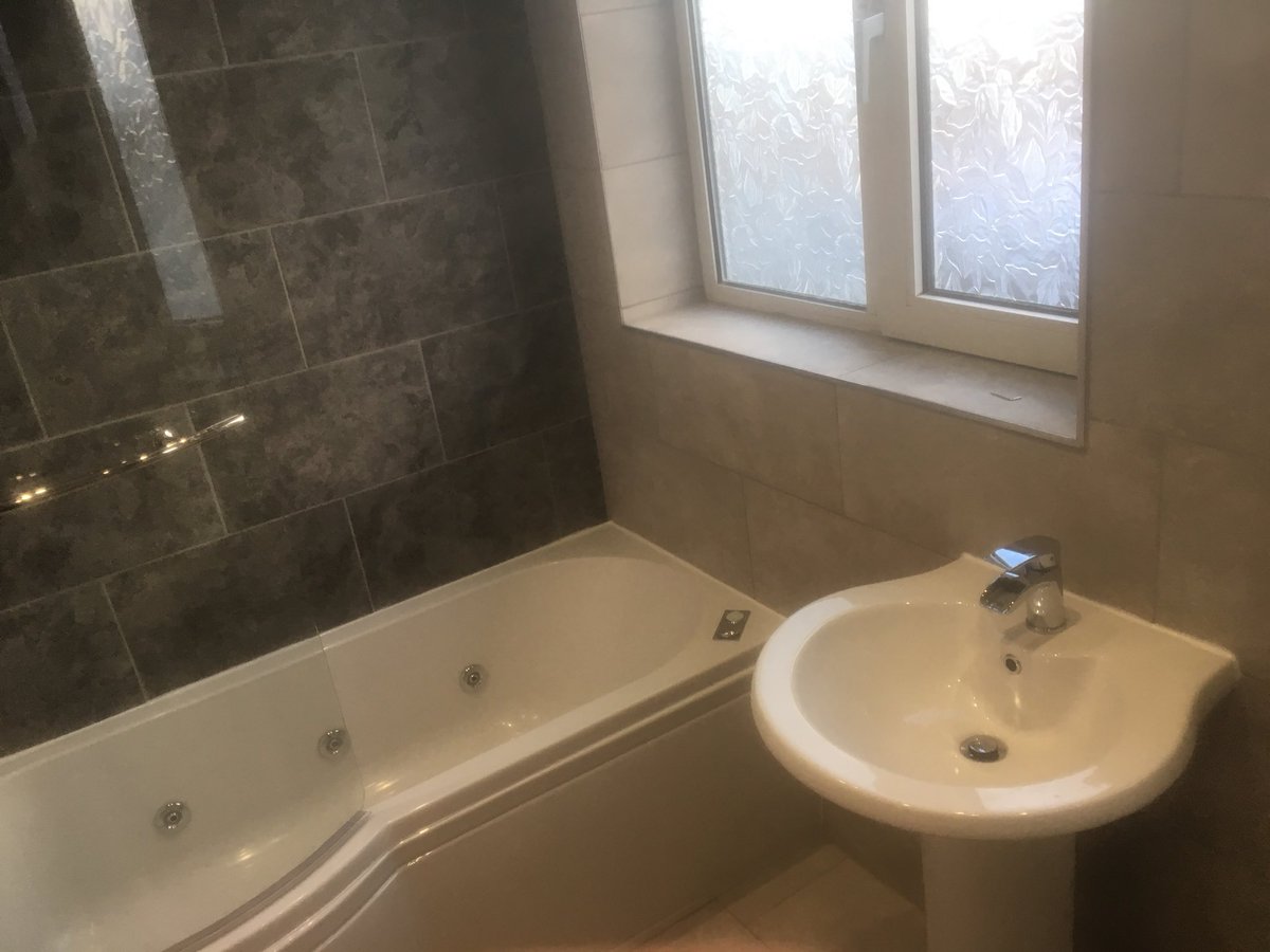 bigcharliebcafc's tweet image. Beautiful bathroom? Looks like Carlton have been around #delightedclient #professionalservice