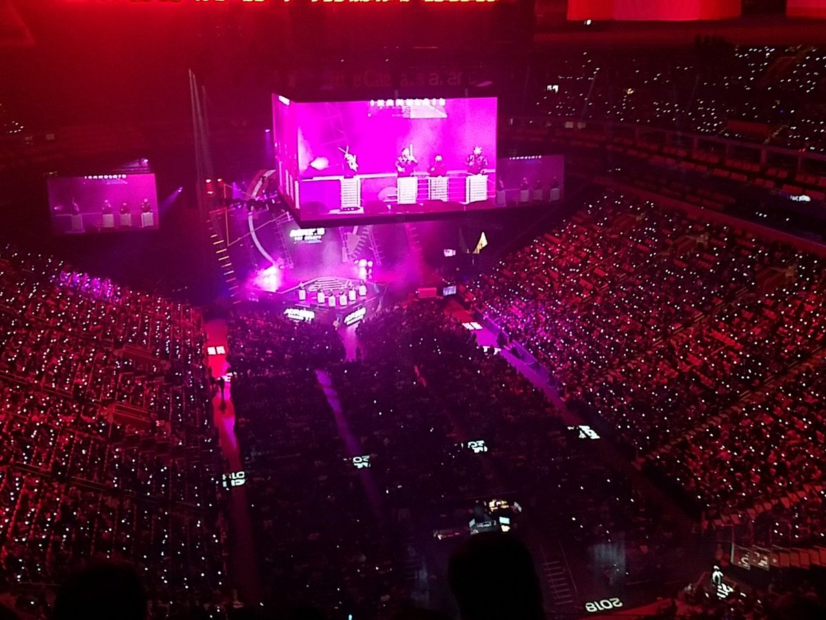 marybobbitt93's tweet photo. In a stadium of over 10k I still manage to end up sitting next to my @TitleSourceTech family. Are your meetings this cool? #acmtransform https://t.co/0T9x2AQ7Wq