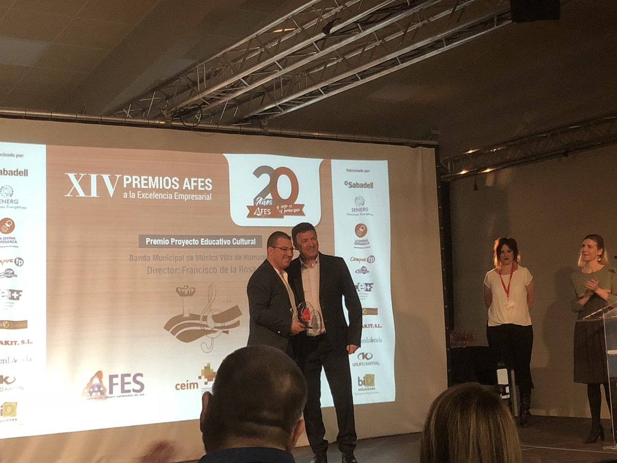 OscarLalanne's tweet photo. En los #PremiosAfes reconocimiento a la @bmhumanes https://t.co/d2biD290WH