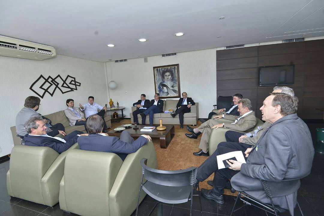Jeancarlo_ita's tweet photo. Registro da reunião bastante produtiva com representantes do Conselho de Desenvolvimento Econômico, Sustentável e Estratégico de Goiânia (Codese) e com o amigo presidente da Alego, José Vitti. Tratamos de ações para melhorar a vida da população goianiense. #Codese #Goiânia https://t.co/ACC5iWUGdp