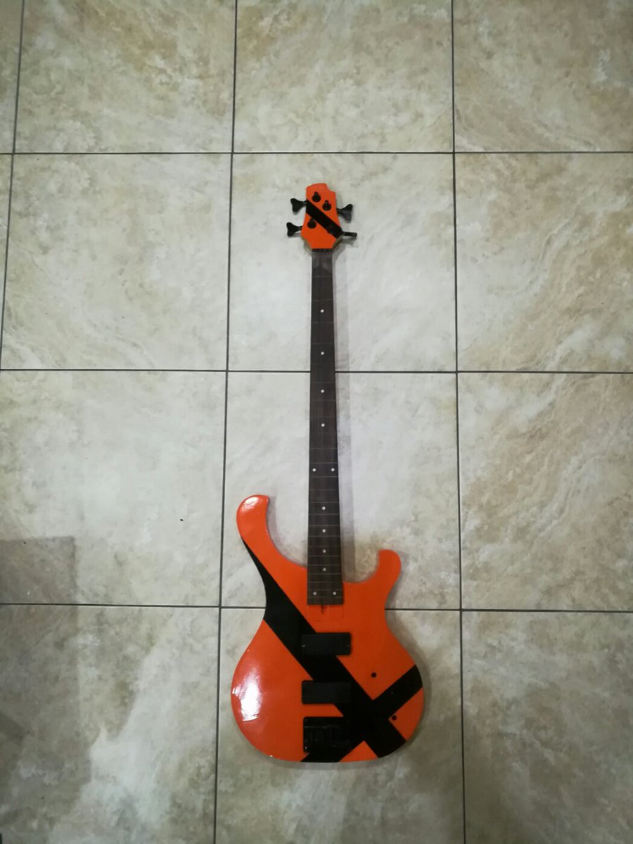 RhymeSignatures's tweet photo. #projectbass needs a couple more gloss coats, but it's basically done! https://t.co/LLcKsckOps