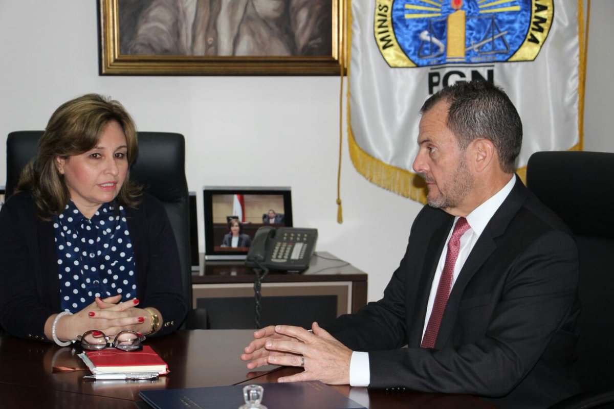 freddyhumbert's tweet photo. Esta mañana entregamos a la @PGN_PANAMA las 186 auditorías de los fondos gestionados por los Diputados a través de las Juntas Comunales y Municipios; a las 6:30 pm. daré un completo informe al país. https://t.co/TZGCnEbTSQ