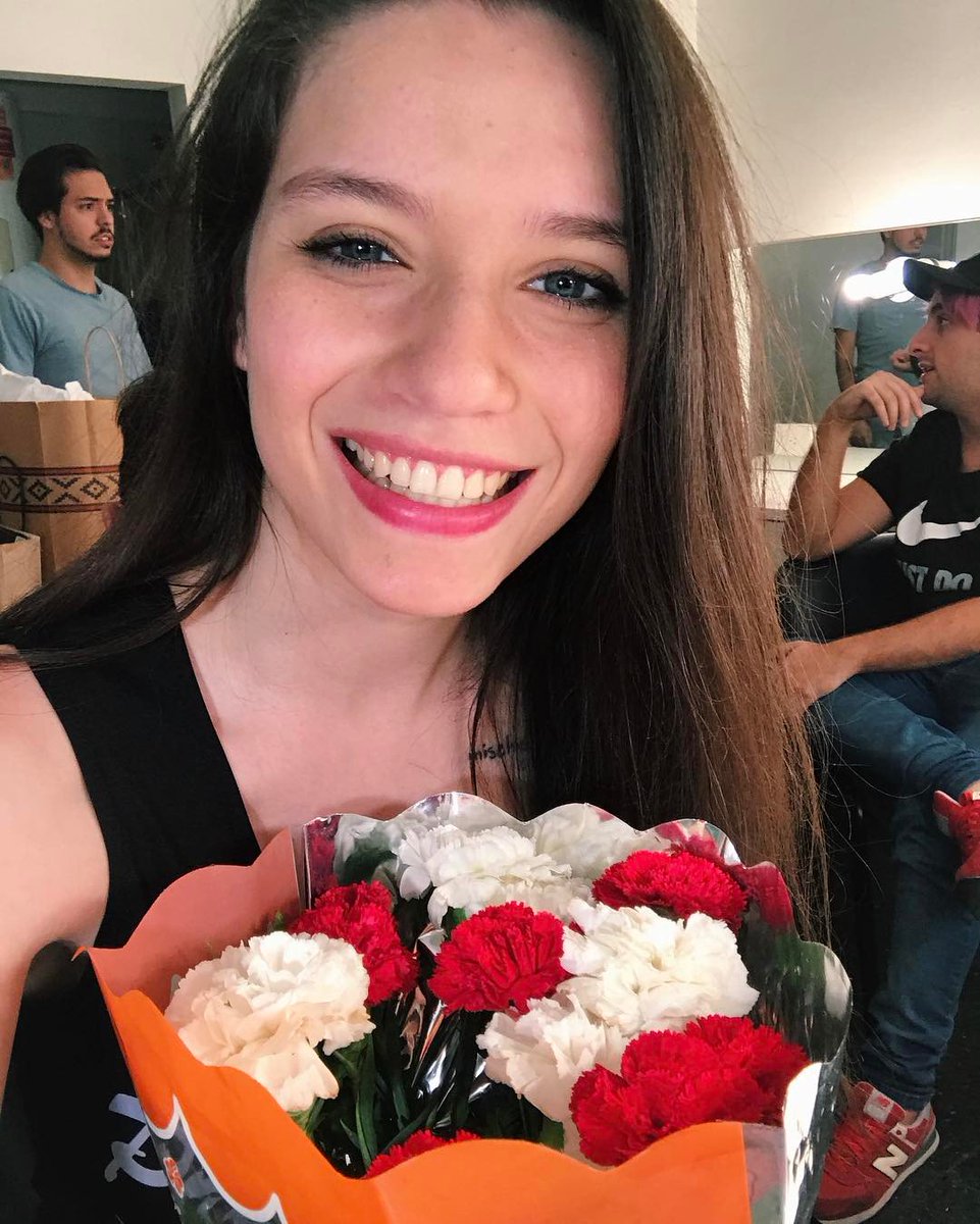 DeclanValentinn's tweet photo. Este es nuestro voto diario, den rt #KCA #EstrellaLatinaDeInternetMicaSuarez https://t.co/xqsnNz5Tx8