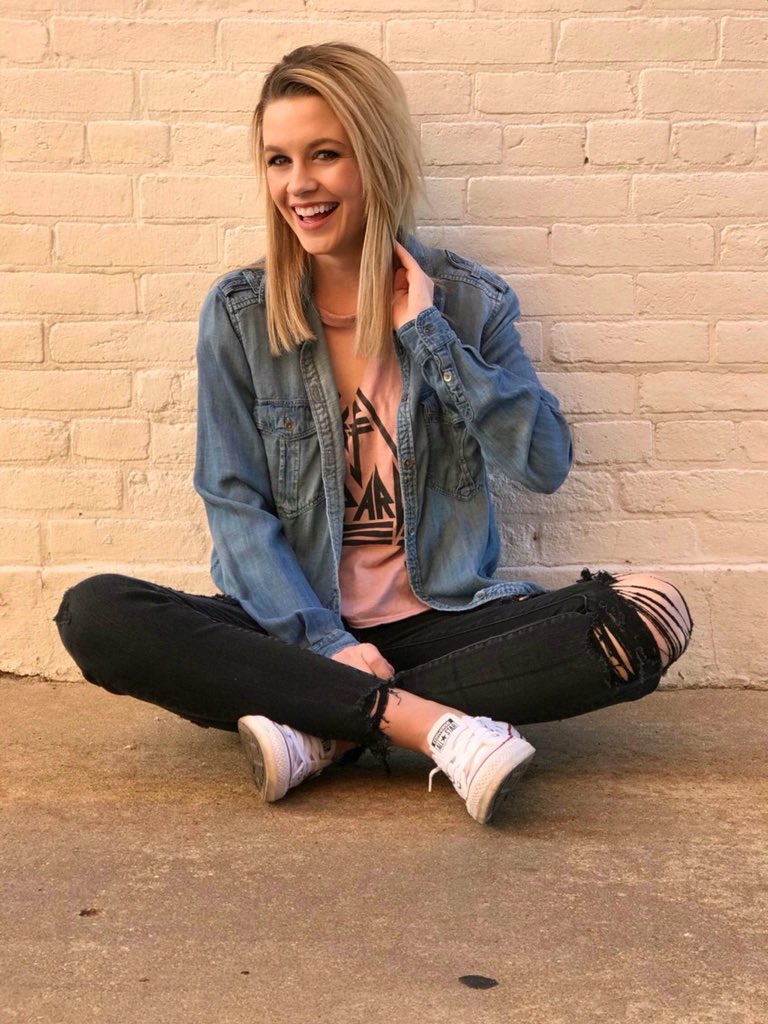 CWhisenhunt7's tweet photo. Honestly too blessed to even be stressed😂💋 #NotEvenSad https://t.co/qt9cW6bZwB