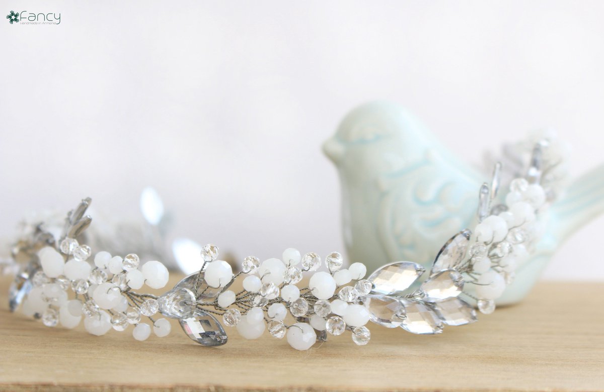 FancyHandmade1's tweet photo. New listing in my shop :)  In case, if you are planning your wedding day.
https://t.co/CgKpaVDgNf
#wedding #hairstyles #hairstyle #Accessories #forbride #bridal #BridalShower #forher #crystal #headband #hairpiece #weddinghairs #forwedding #weddingday #etsy #etsyseller #shopping https://t.co/yKQl9hMffb