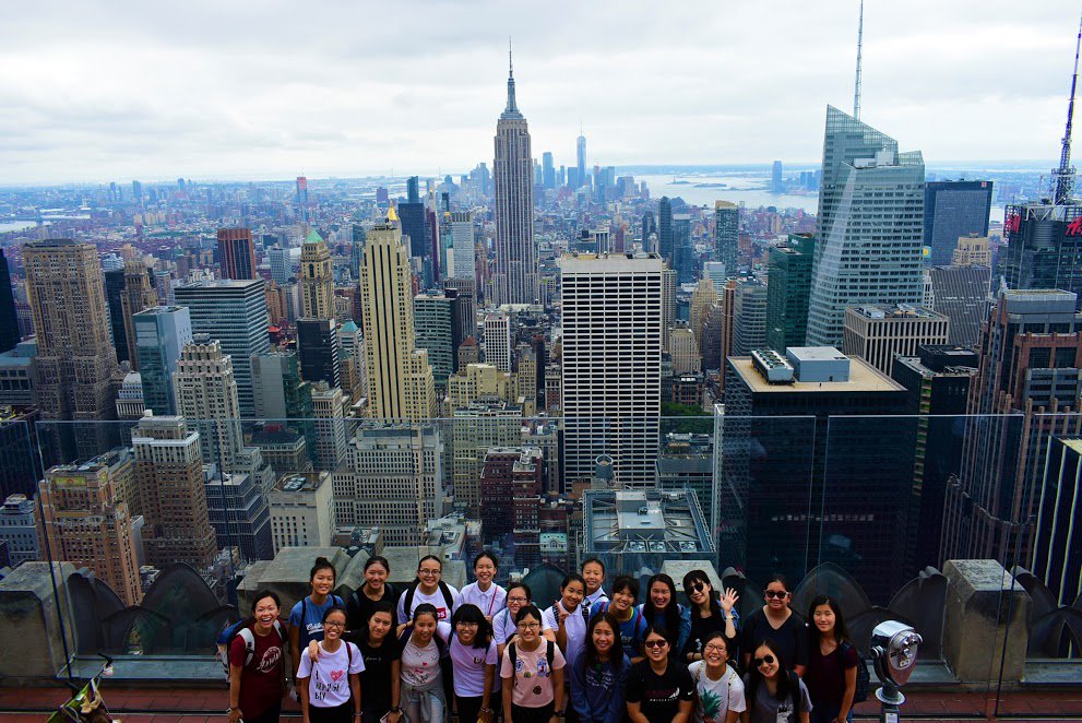 LanguageAdvance's tweet image. Who wants to sleep in the &quot;city that never sleeps&quot; when you have this stunning view of #Manhattan and the iconic #EmpireStateBuilding? Only in New York!
#languageadvance #culturalimmersion #culturalexchange #tesol #english #wanderlust #schooltravel #schoolgroup #studytour #nyc