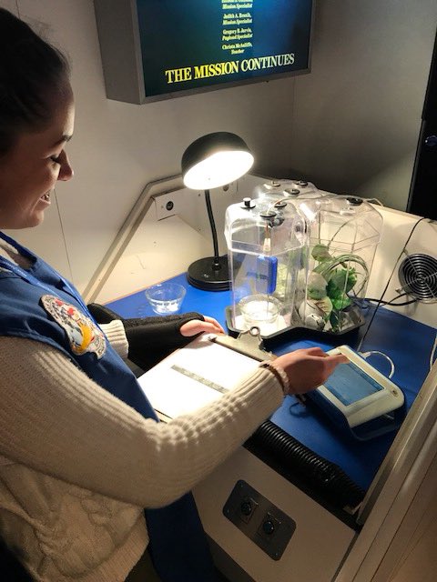 capecodacademy's tweet photo. 8th grade Earth Science class at the Christa McAuliffe Center. Their mission: Earth Oddysey! #insideCCA #sciencerocks https://t.co/gU9hzq5ES8