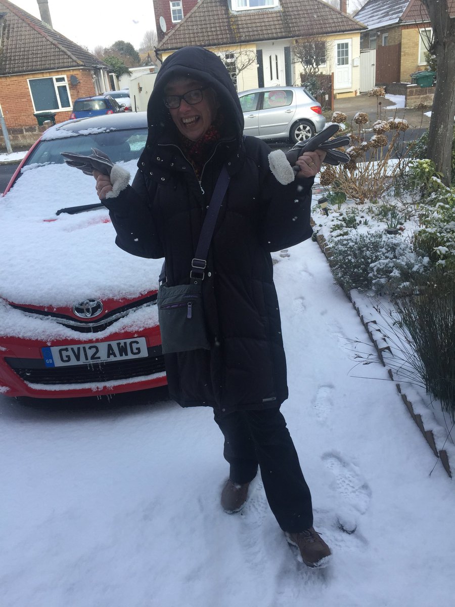 SaraPerkinsNot's tweet photo. Hello everyone!! Hope everyone had a funtabulous day in the show, I know I did!! Here’s hoping for a snow day tomorrow so I can enjoy a glass (or seven) of wine tonight lol! 🍷weeeeeee! https://t.co/oylYOVVVvg