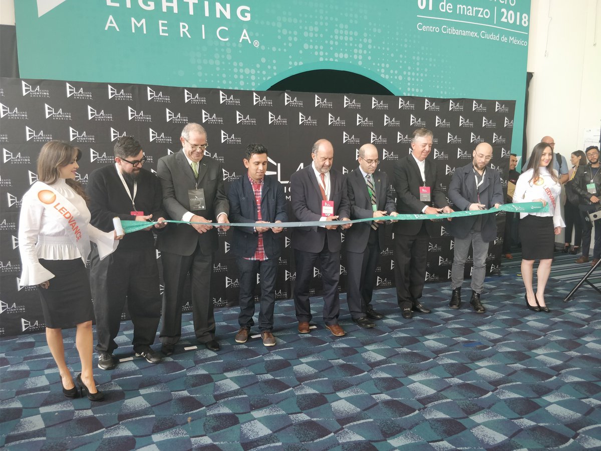 AMIC_MEXICO's tweet photo. Todo un honor hacer el corte del listón inaugural en #ELA2018
#SomosAMIC #AMICmx #ExpoLightingAmerica https://t.co/LgFHwlF3yF
