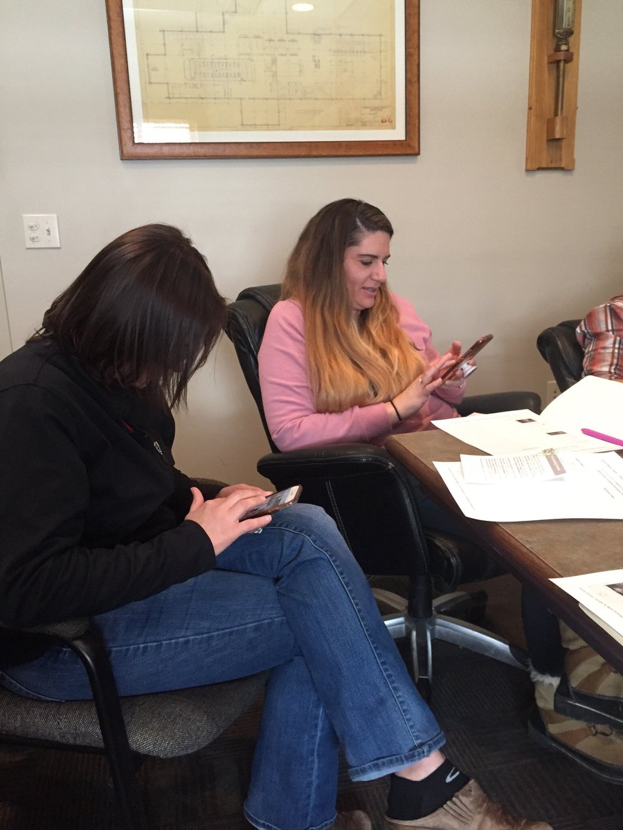CrystalCoErica's tweet photo. It’s a hard afternoon at work learning to #tweet about how awesome it is to work for @CrystalSugarCo https://t.co/ik9p0QNcLL