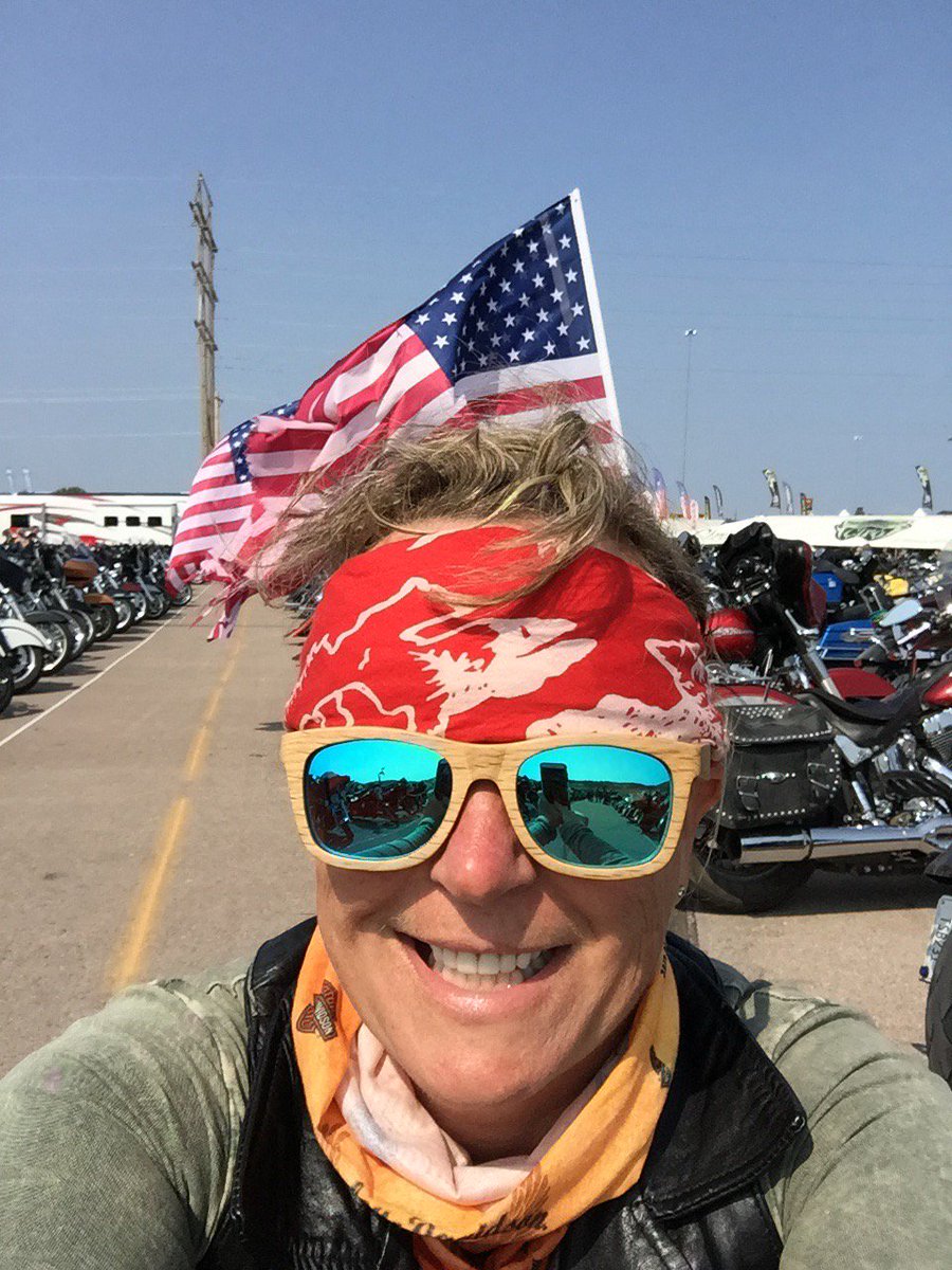 Denise13F's tweet photo. @SSUSAJoe @ppcone @runnergirl1612 @tumbleweed007 @NAFlagvisor @estrennen @Todo_1979 @ankor_wat @wendy_maries @50in50marathon @BoilerBrees40 @LuisGarzam89 @LoriMills4 @Bama26point2 For my Amercian friends from this Canadian ๐จ๐ฆ๐บ๐ธ #flagband https://t.co/I4MI7XZReq
