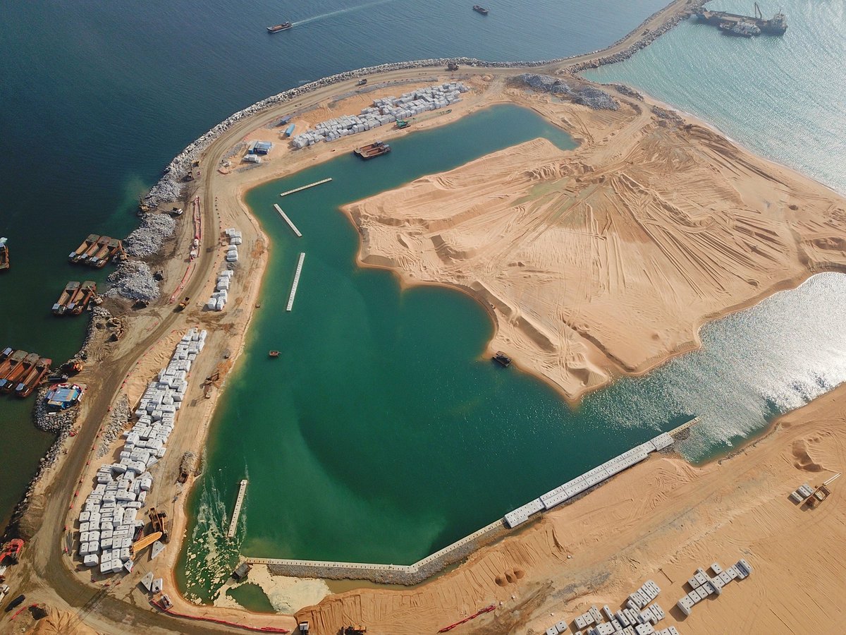srilankagroup's tweet photo. A new luxury yacht marina shapes up in the heart of Port City and Financial Centre in Colombo, Sri Lanka with open access to the Indian Ocean. Marina and berths will attract global sailing community. Photo via @PortCityColombo #SriLanka #IOR #Infrastructure #Sailing #IndianOcean https://t.co/aljQq8nQdb