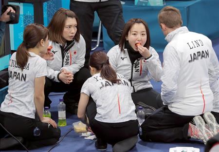 藤澤五月は左利き 右手でストーンを投げる理由はなぜ