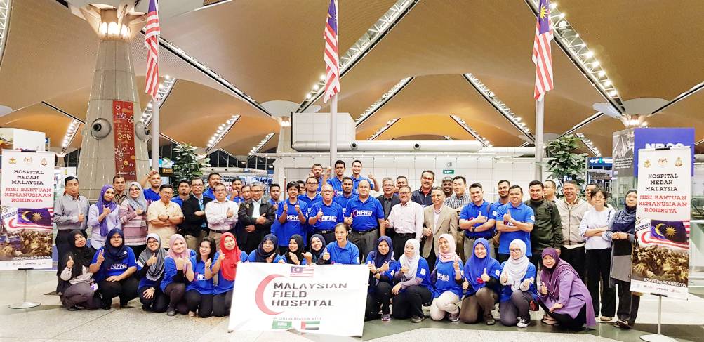 Berada di KLIA bagi mengiringi keberangkatan kumpulan utama OP STARLIGHT-1. Selamat bertugas kepada semua. Keep Malaysian flag flying high...in sya Allah. <a href="/NajibRazak/">Mohd Najib Tun Razak</a> <a href="/HishammuddinH2O/">Hishammuddin Hussein 🇲🇾</a> <a href="/AffandiMyCDF/">MyCDF-PAT</a> <a href="/ArmyPtd/">Tan Sri Dato' Sri Zulkiple bin Hj Kassim</a> <a href="/MyTentera/">Angkatan Tentera</a> <a href="/DGHisham/">Noor Hisham Abdullah</a>