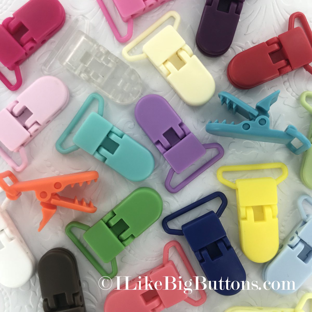 I Like Big Buttons! KAM Plastic Pacifier Clips

* In 22 Great Colors

LINK: ilikebigbuttons.com/collections/pa…

#ilikebigbuttons #pacifierclips #pacifiersupplies #plasticpacifierclips #suspenderclips #craftsupplies #shopilikebigbuttons #babysupplies #babies #babygifts #babyitems #KAMclips