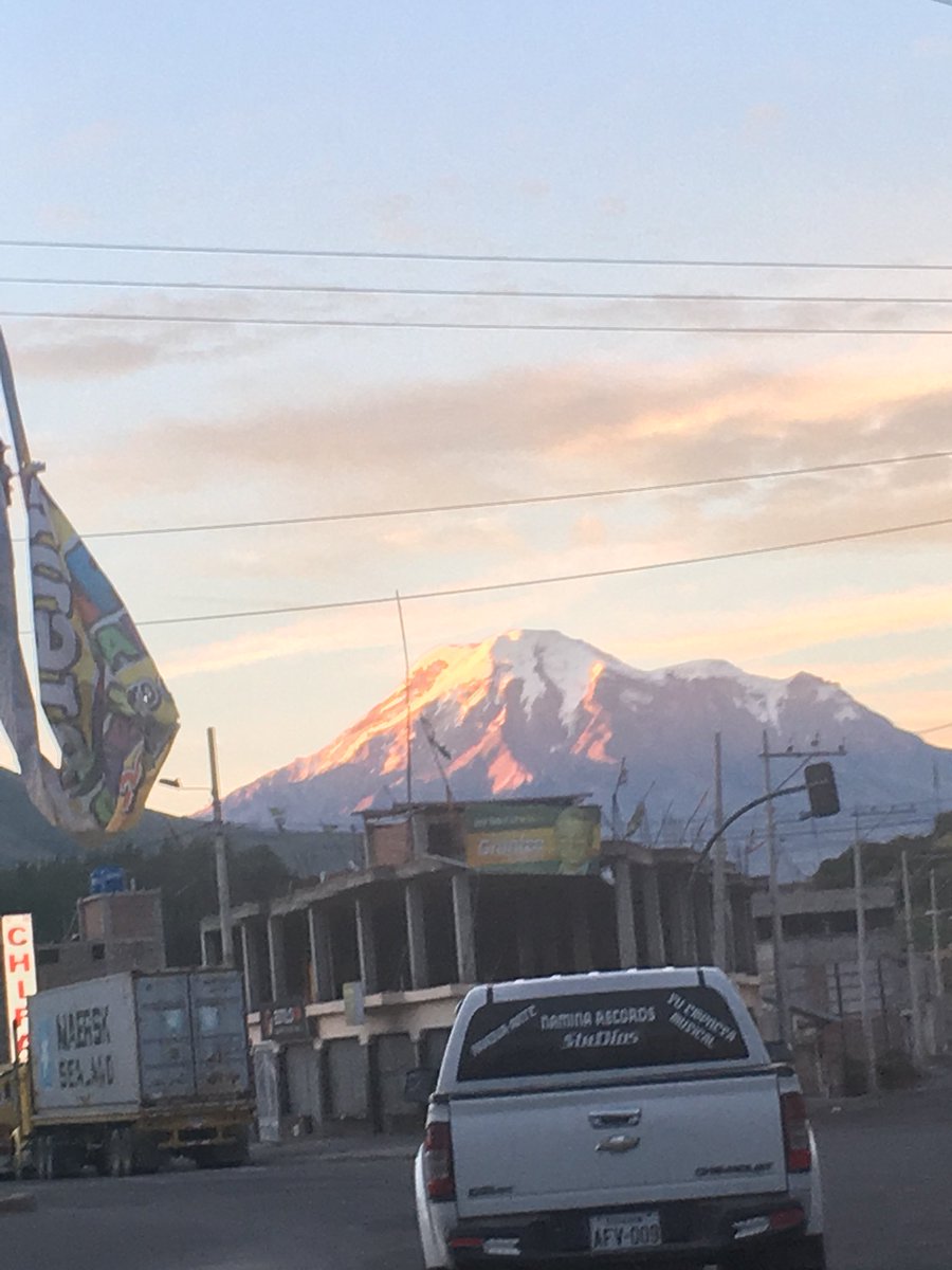 Mauro1695's tweet photo. El taita chimborazo a las 6:30pm. Que hermoso que es ecuador carajo!! https://t.co/YEuP26h1xB